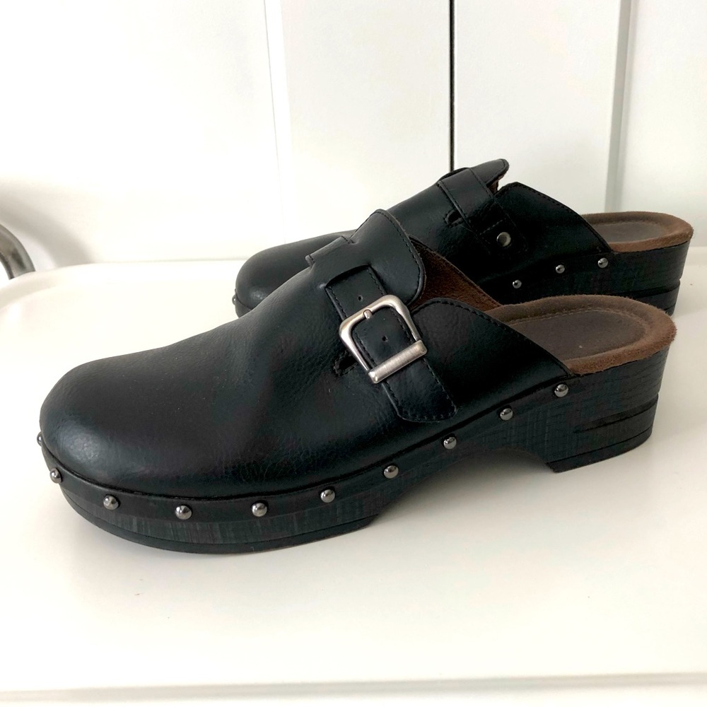Womens black natural soul clogs